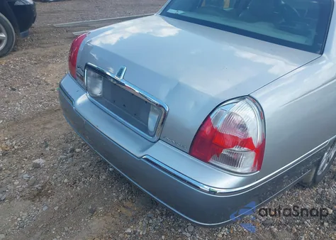 2006 Lincoln Town Car Signature Limited из США, поврежденный, VIN 1LNHM82V96Y616476